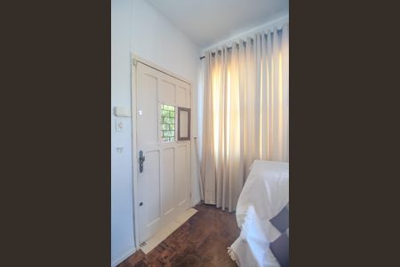 Casa à venda com 140m², 5 quartos e 2 vagasSala