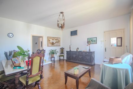 Casa à venda com 140m², 5 quartos e 2 vagasSala