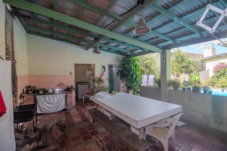 Casa à venda com 140m², 5 quartos e 2 vagasQuintal/Churrasqueira