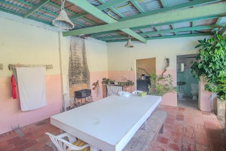Casa à venda com 140m², 5 quartos e 2 vagasQuintal/Churrasqueira