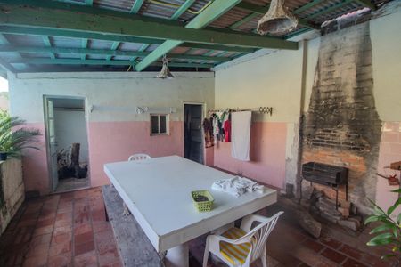Casa à venda com 140m², 5 quartos e 2 vagasQuintal/Churrasqueira