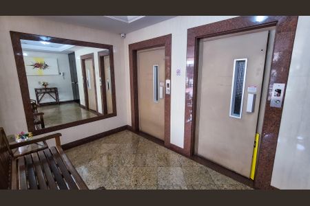 Apartamento à venda com 68m², 2 quartos e 1 vagaElevadores entrada do prédio