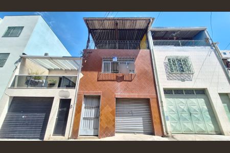 Casa à venda com 350m², 3 quartos e 4 vagasFachada Placa KBVE-469 27/09/25