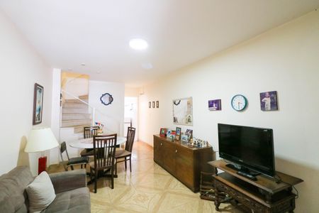 Casa à venda com 118m², 2 quartos e 1 vaga Casa à venda com 118m², 2 quartos e 1 vagaSala