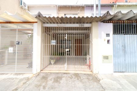 Casa à venda com 118m², 2 quartos e 1 vaga Casa à venda com 118m², 2 quartos e 1 vagaFachada
