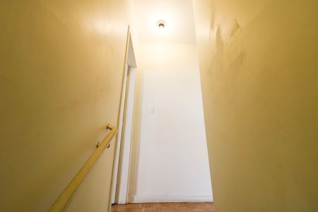 Casa à venda com 118m², 2 quartos e 1 vaga Casa à venda com 118m², 2 quartos e 1 vagaEscada