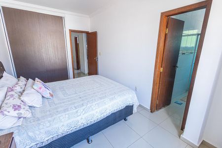 Apartamento à venda com 80m², 3 quartos e 2 vagas Apartamento à venda com 80m², 3 quartos e 2 vagasSuíte