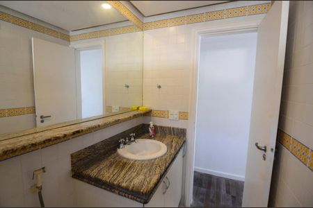 Apartamento à venda com 124m², 3 quartos e 2 vagasBanheiro Social