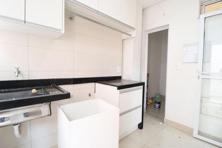 Casa de condomínio para alugar com 350m², 4 quartos e 6 vagasÁrea de Serviço