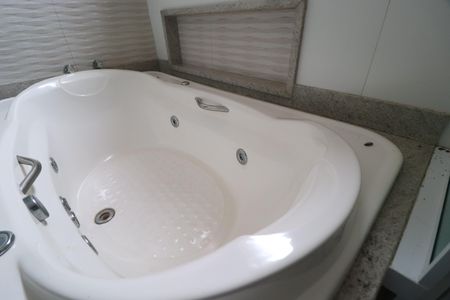 Casa de condomínio para alugar com 350m², 4 quartos e 6 vagasBanheiro da Suíte 3