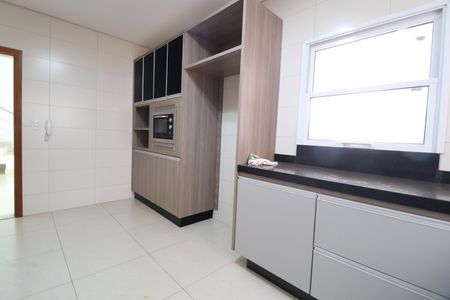 Casa de condomínio para alugar com 350m², 4 quartos e 6 vagasCozinha