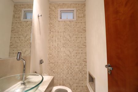 Casa de condomínio para alugar com 350m², 4 quartos e 6 vagasLavabo