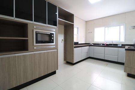 Casa de condomínio para alugar com 350m², 4 quartos e 6 vagasCozinha