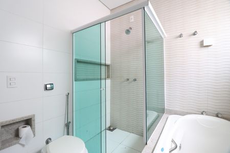 Casa de condomínio para alugar com 350m², 4 quartos e 6 vagasBanheiro da Suíte 3