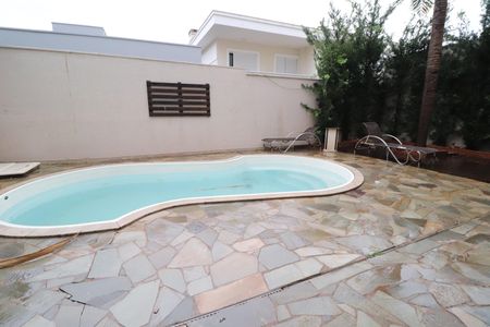 Casa de condomínio para alugar com 350m², 4 quartos e 6 vagasPiscina