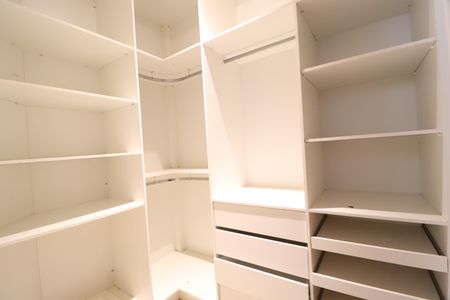 Casa de condomínio para alugar com 350m², 4 quartos e 6 vagasCloset da suíte 2