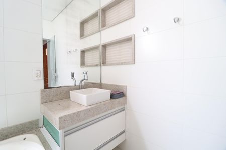 Casa de condomínio para alugar com 350m², 4 quartos e 6 vagasBanheiro da Suíte 3