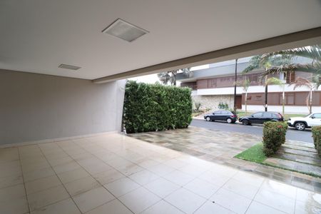 Casa de condomínio para alugar com 350m², 4 quartos e 6 vagasGaragem