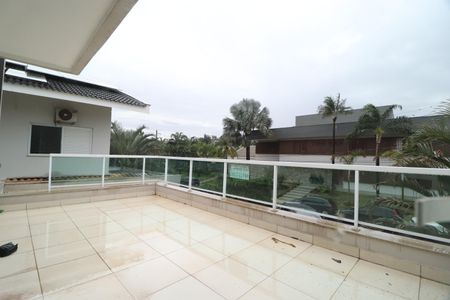 Casa de condomínio para alugar com 350m², 4 quartos e 6 vagasTerraço