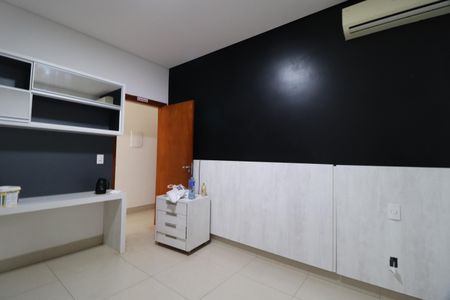 Casa de condomínio para alugar com 350m², 4 quartos e 6 vagasSuíte 1