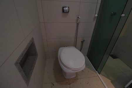 Casa de condomínio para alugar com 350m², 4 quartos e 6 vagasBanheiro da Piscina