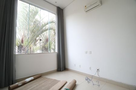 Sala 2 de casa de condomínio para alugar com 4 quartos, 350m² em Jardim das Palmeiras, Uberlândia