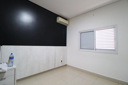 Casa de condomínio para alugar com 350m², 4 quartos e 6 vagasSuíte 1