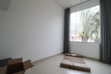 Casa de condomínio para alugar com 350m², 4 quartos e 6 vagasSala 2