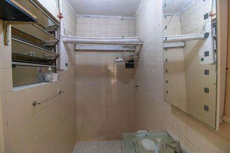 Banheiro de kitnet/studio para alugar com 1 quarto, 36m² em Centro, Niterói