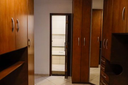 Suíte de casa para alugar com 3 quartos, 213m² em Jaguaribe, Osasco