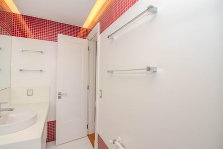 Apartamento à venda com 600m², 6 quartos e 5 vagasBanheiro da Suíte 6 - Cobertura