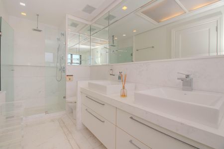 Apartamento à venda com 600m², 6 quartos e 5 vagasBanheiro da Suíte 5