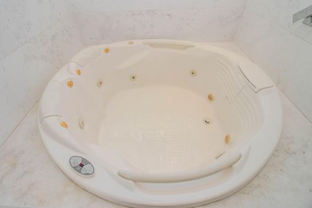 Apartamento à venda com 600m², 6 quartos e 5 vagasBanheiro da Suíte 5