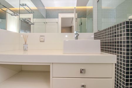 Apartamento à venda com 600m², 6 quartos e 5 vagasBanheiro da Suíte 2