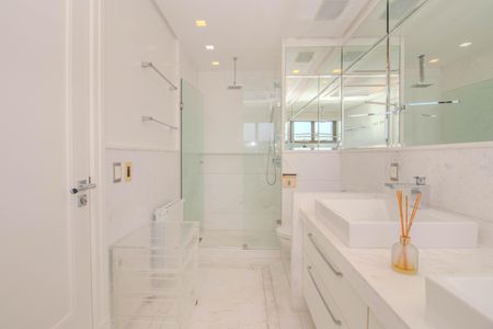 Apartamento à venda com 600m², 6 quartos e 5 vagasBanheiro da Suíte 5