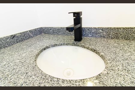 Banheiro de apartamento à venda com 1 quarto, 30m² em Barra Funda, São Paulo