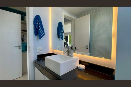 Apartamento para alugar com 90m², 1 quarto e 2 vagas Apartamento para alugar com 90m², 1 quarto e 2 vagasBanheiro da Suíte