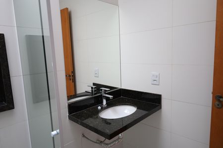 Casa à venda com 114m², 3 quartos e 2 vagasBanheiro da Suíte