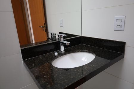 Casa à venda com 114m², 3 quartos e 2 vagasBanheiro da Suíte