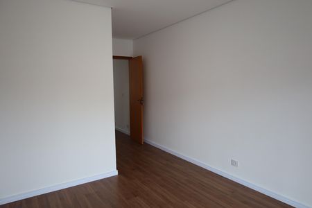 Casa à venda com 114m², 3 quartos e 2 vagasSuíte