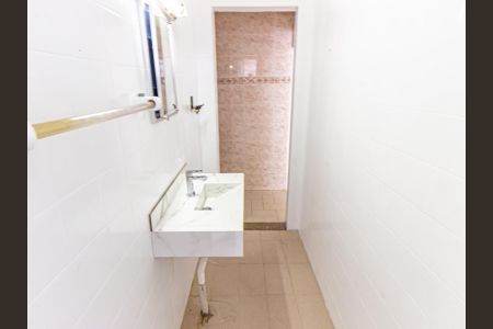 Casa à venda com 220m², 4 quartos e 3 vagas Casa à venda com 220m², 4 quartos e 3 vagasBanheiro 2