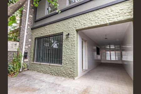 Casa à venda com 220m², 4 quartos e 3 vagas Casa à venda com 220m², 4 quartos e 3 vagasQuinta