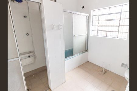 Casa à venda com 220m², 4 quartos e 3 vagas Casa à venda com 220m², 4 quartos e 3 vagasBanheiro 1
