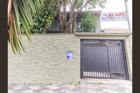 Casa à venda com 220m², 4 quartos e 3 vagas Casa à venda com 220m², 4 quartos e 3 vagasFachada