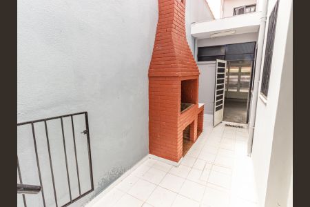 Casa à venda com 220m², 4 quartos e 3 vagas Casa à venda com 220m², 4 quartos e 3 vagasQuintal e Churrasqueira