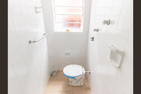 Casa à venda com 220m², 4 quartos e 3 vagas Casa à venda com 220m², 4 quartos e 3 vagasBanheiro 2