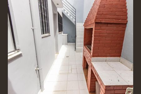 Casa à venda com 220m², 4 quartos e 3 vagas Casa à venda com 220m², 4 quartos e 3 vagasQuintal e Churrasqueira