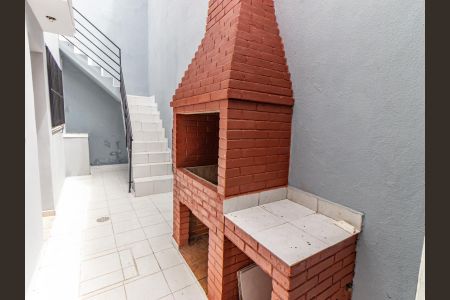 Casa à venda com 220m², 4 quartos e 3 vagas Casa à venda com 220m², 4 quartos e 3 vagasQuintal e Churrasqueira