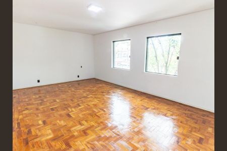 Casa à venda com 220m², 4 quartos e 3 vagas Casa à venda com 220m², 4 quartos e 3 vagasQuarto 4