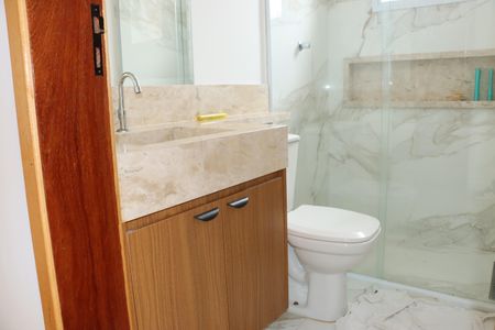 Casa de condomínio para alugar com 158m², 3 quartos e 4 vagasBanheiro da Suíte